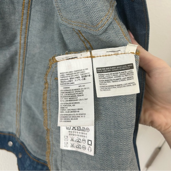 Levi’s Medium Wash Denim Jacket - Picture 4 of 6